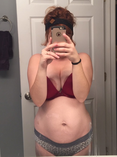 absinthelaveep: It’s becoming harder and harder to deny, physically, that I’m pregnant.   That pronounced mid-belly bump-out seems here to stay with only expectations of growth.   I’m usually on the small side in normal circumstances, but during