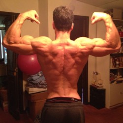 sexy-lads:  John Hirka flexing biceps 