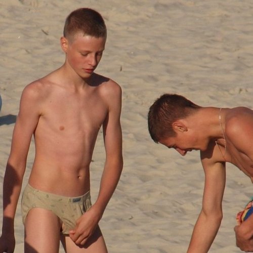 bandapart1:Young guy wearing briefs his mum boy bought. Don’t think he would do the same nowadays