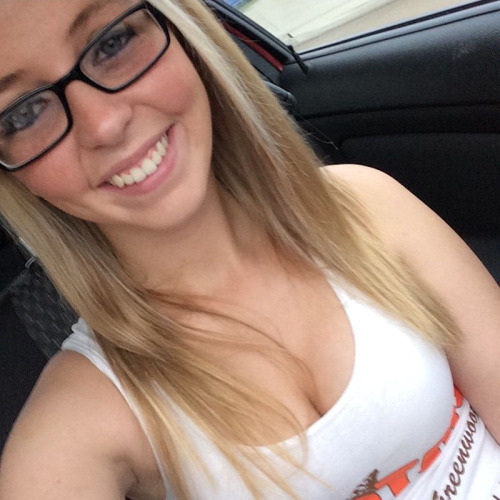 superfructose: The hottest hooters girls … follow for more —&gt; superfructo