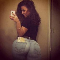 pearhub:  #thick #booty #tight pants #jeans #selfie