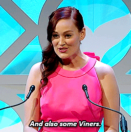 mamrie:  shmoo06:    The 8th Annual Shorty Awards    Spitting dat truf. 