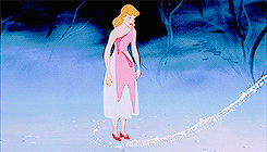 waltdisneysdaily:  Cinderella and Elsa’s transformation // parallel 