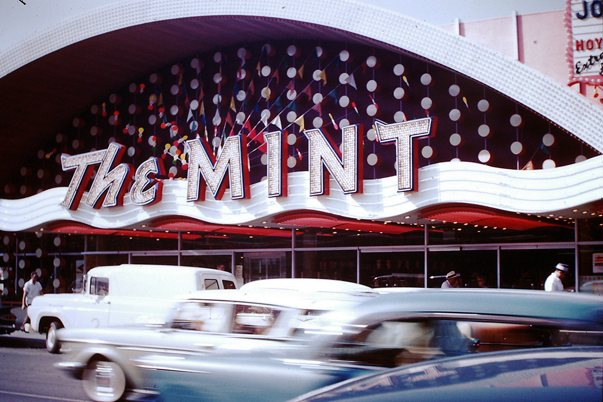 thvintage:  vintagelasvegas:   Downtown Las Vegas c. July 1960 Unknown photographer