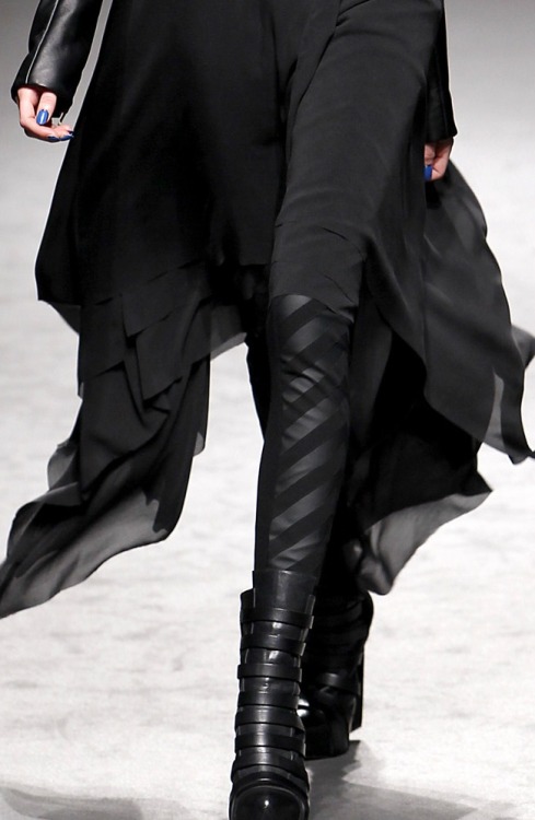 edge-to-edge:  Gareth Pugh Fall 2011  adult photos