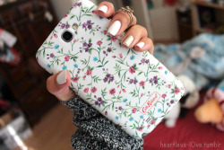 claritary:  heartless-l0ve:  haven’t posted in awhile but new phone case c;  Cath Kidston is so lovely &lt;3 