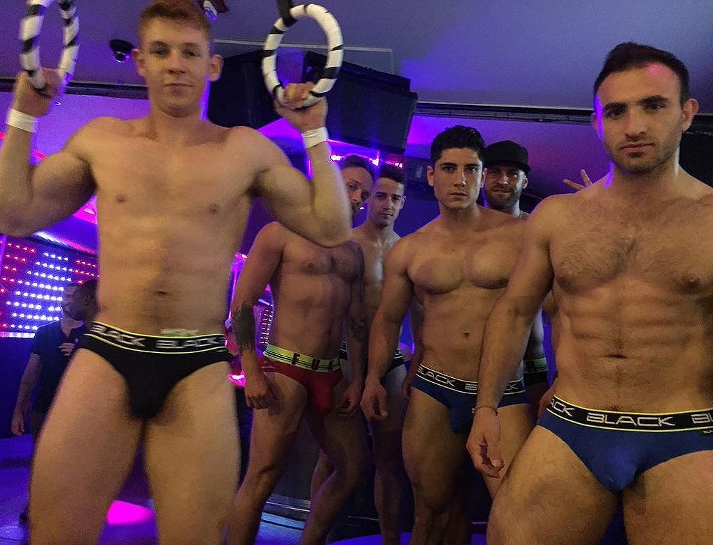 gayweho:  Let’s the night begin #mickysweho #crazy #cocktails #fun #beer #cocktail