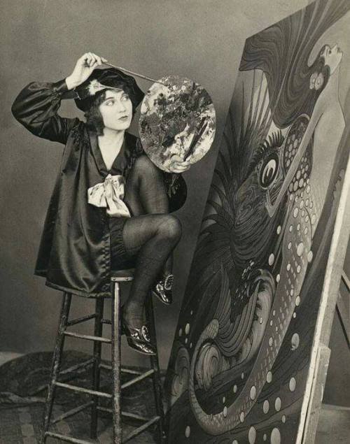 vampsandflappers:An early, artsy photo of Fay Wray in the 1920s…