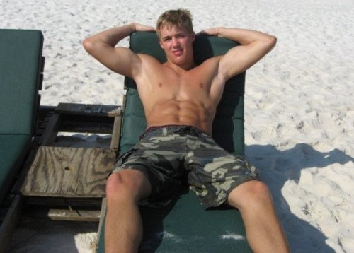 jockdays:  I follow back EVERYONE! Message me if I missed ya! ;) xx
