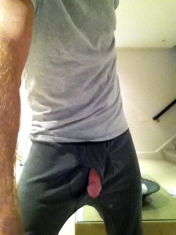 brosfreeballing:  Hot submission from a loyal follower. Want to see more?  SUBMIT TO BROSFREEBALLING 