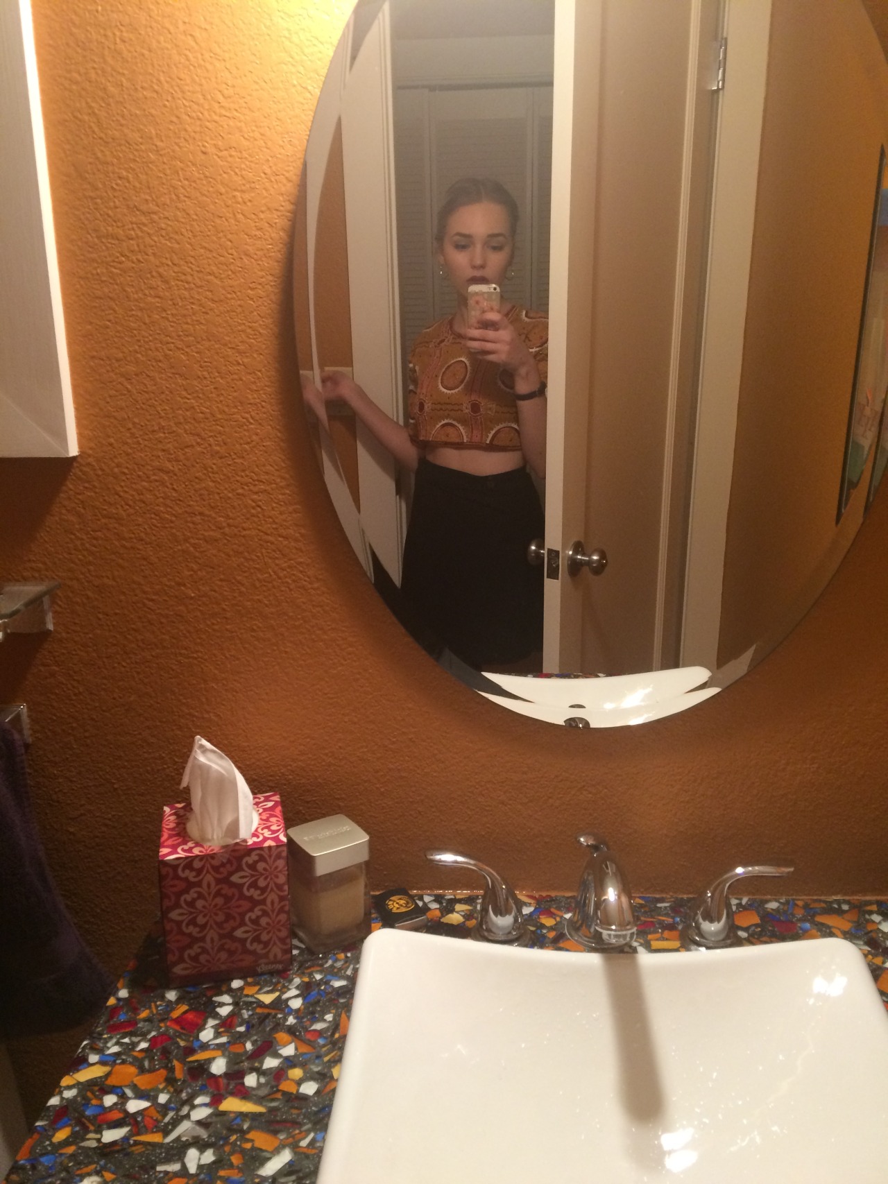 phantom-of-the-booty:  standpoor:  never met a mirror i didn’t like  Unf