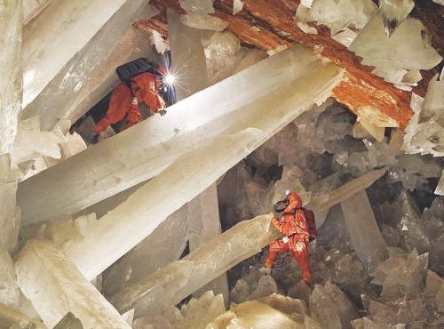 vladscastle:The spectacular secret treasures that have been growing beneath Mexico for 500,000 years