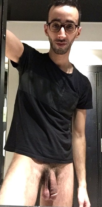 xxl-cock-lover:would love to suck his hung big cock huge cock and swallow his big load