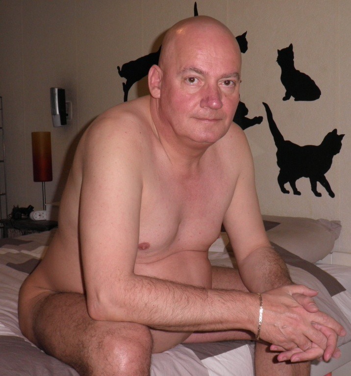 pervigay-in-holland:  Pig-Slave en total bottom HOMO slut 56 (dik buikje) kinky