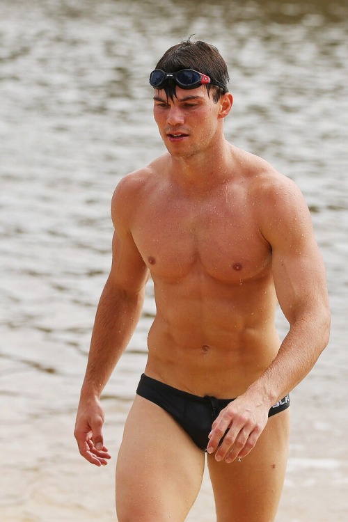 Gold Coast Suns hottie, Jaeger O'Meara, in his speedos - HUNK!