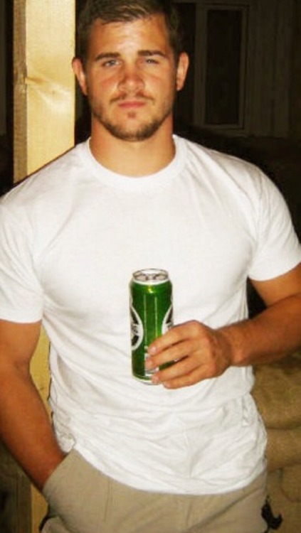 dirtybeardadmike:  Dude is beautiful…so meaty