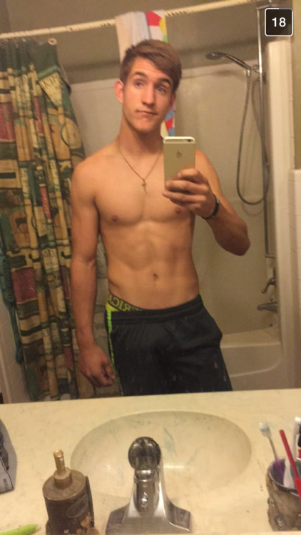 roygbiv1:  jacked sexy stud exposed on snapchat. Videos of him jacking off to come if this gets enough notes ;) 