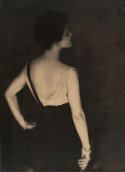 misswallflower:  Rita de Acosta Lydig, 1913 by Adolf de Meyer