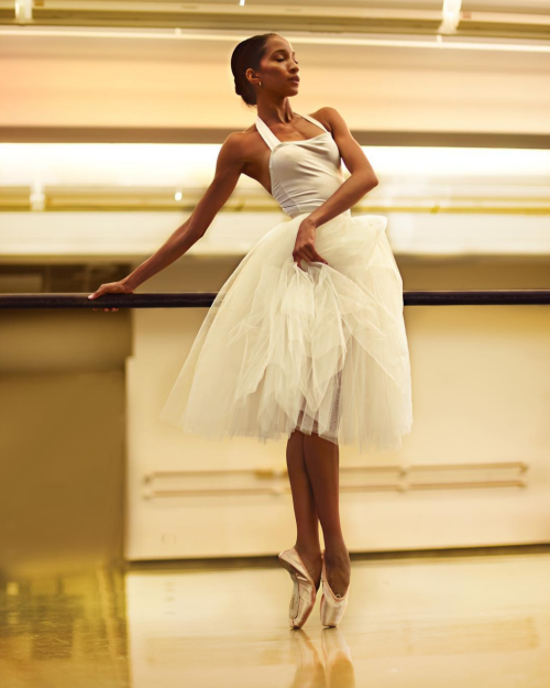 balletwarrior:ABT dancer Courtney Lavine photographed by Bukunmi Graceballetwarrior:ABT dancer Court