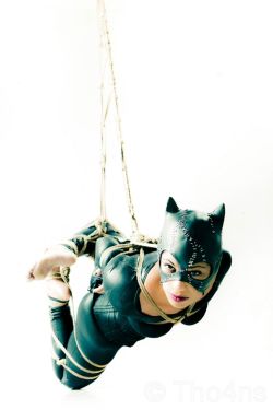 higyaku-no-miki:  BatWoman かな？  一字ちがいのCatWoman