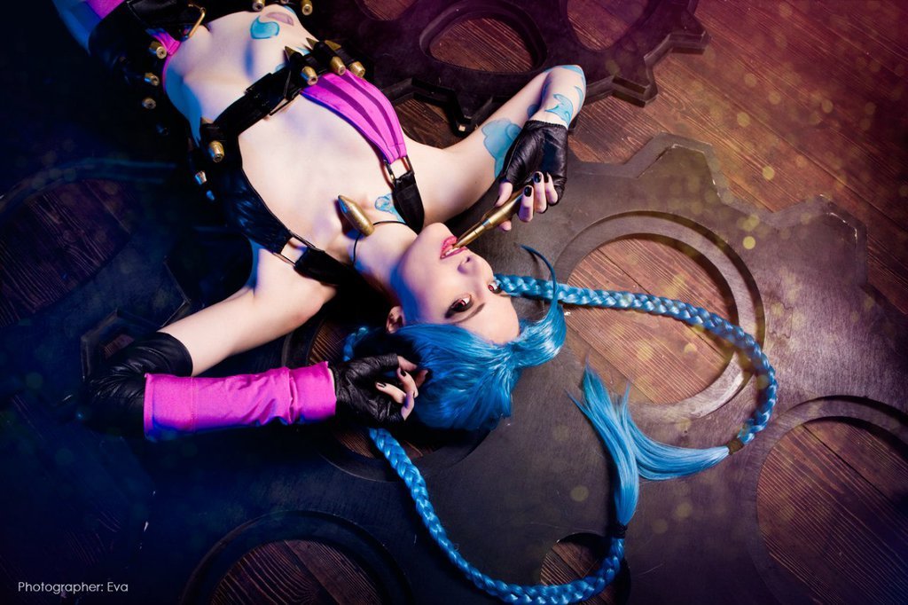 kamikame-cosplay:  Fantastic Jinx cosplay from League of Legends by Mari-Evans. Photo