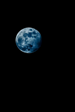 wonderous-world:  Lunar Eclipse by Björn