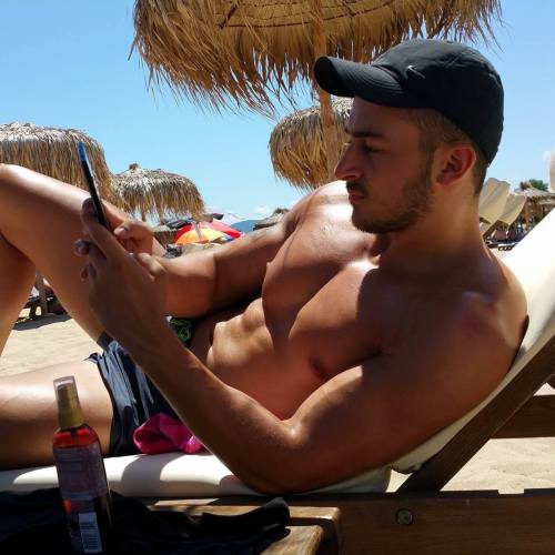 AlanPalmSprings Likes His Men!
