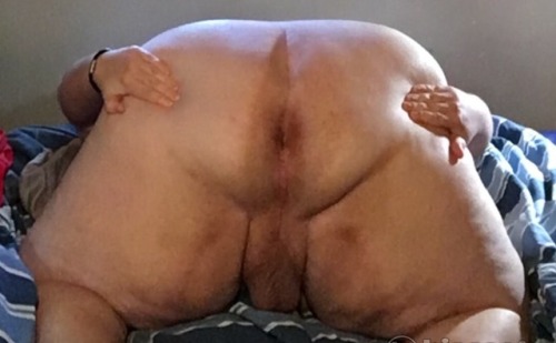 Porn gaychub92:  I’m so horny. Wish someone photos