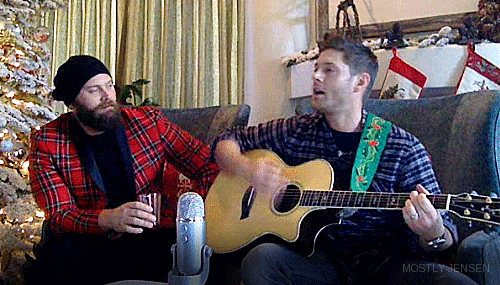 mostly-jensen:  Do you guys realize how amazing this was? We all know that Jensen is shy about singing in public and that he prefers to keep his personal life private. And yet he went out of his way on Christmas Eve to host a concert in his own living