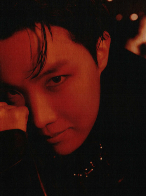 SPECIAL 8 PHOTO-FOLIO - J-HOPE V