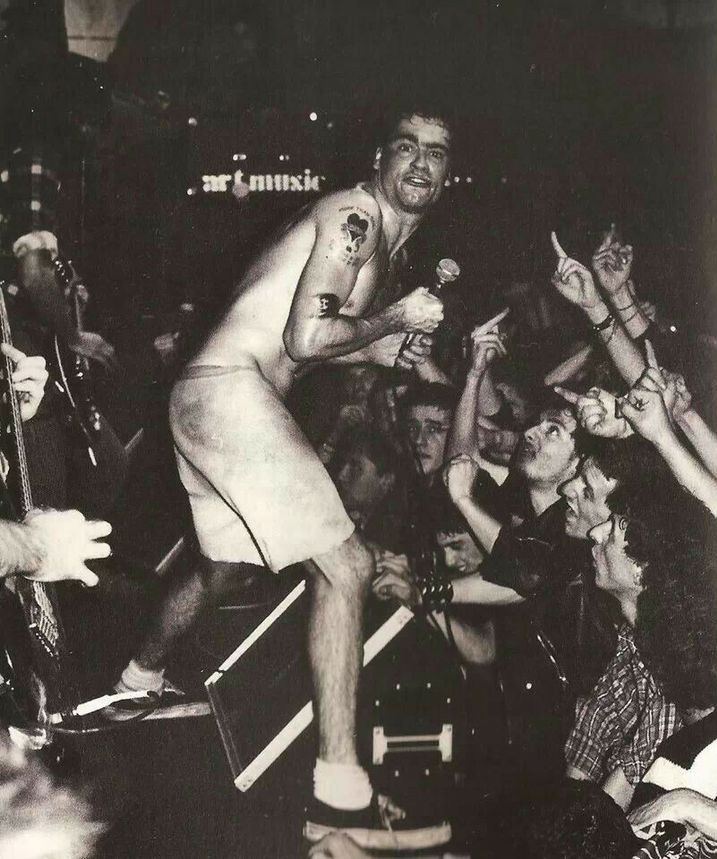 guero-from-the-ghetto:  zombiesenelghetto:  Black Flag: Henry Rollins, 1983  wat