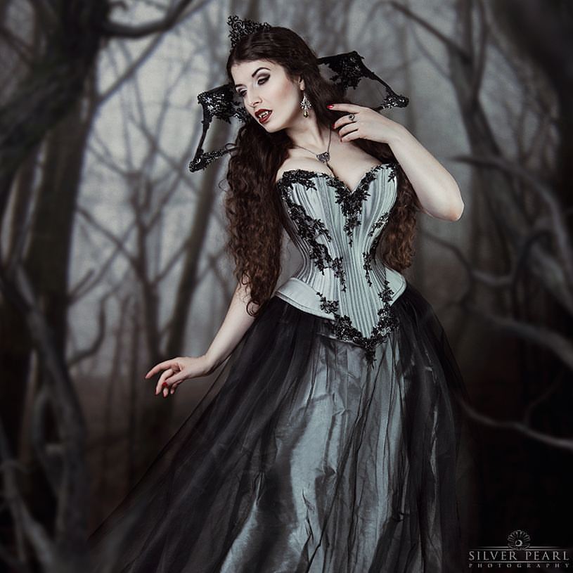 La Esmeralda - Alternative Model — Vampire queen 🖤 Photo: @silverpearl ...