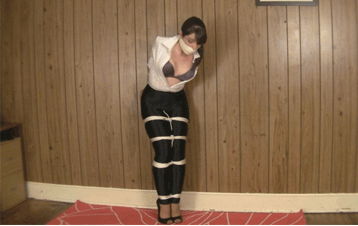 elizabethandrews:  GIF Preview: I try to maintain my balance in 6.3 inch high heels