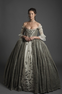 fripperiesandfobs:  Costume designed by Terry Dresbach for Caitriona Balfe as Claire Beauchamp in Outlander (2014-) From Terry Dresbach’s Blog