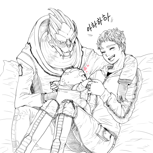 yu-dari: Shakarian with baby krogan.