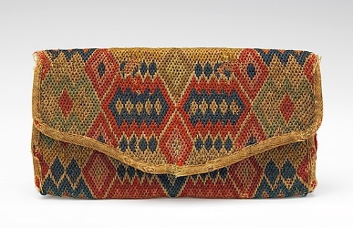 fuckyeahneedlework:goadthings:17th and 18th century bargello pocketbooks.These are really neat!The s