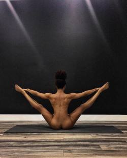 jesstaras:  Let there be light. #yogaafterdark 