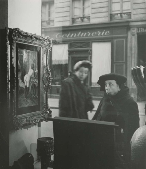 luzfosca:Robert Doisneau. Pedestrians Looking at Painting of a Nude in Paris Antique Shop Window, 19