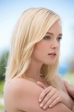 hot-blonde-girl:  Blonde babe http://hot-blonde-girl.blogspot.com