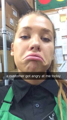 best-of-memes:    This Girl Snapchatted her Hilarious Interaction with a Customerhttp://firstmemes.net/1592240-9487199