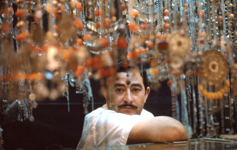 lindazahra: TURKEY - Istambul Bazar and city life .  Ferdinando Scianna 1969    