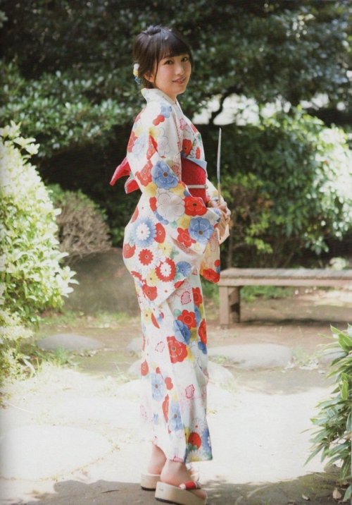 shunjpn4846:  別冊ヤングチャンピオン 2017年10/15号 (2017/9/5)Part. IAKB48 向井地美音 別冊フォトブック (特別付録)