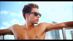 hausofeinhorn:  weebitgay:  Nic Palladino  sooooo sexy 