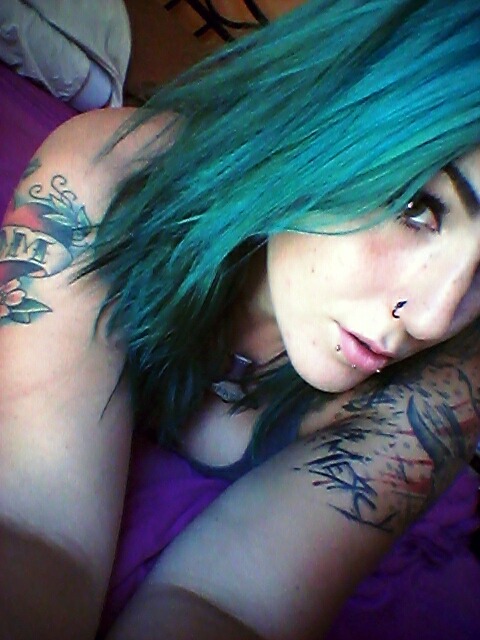 grav3yardgirlie:  Feeling blue. 