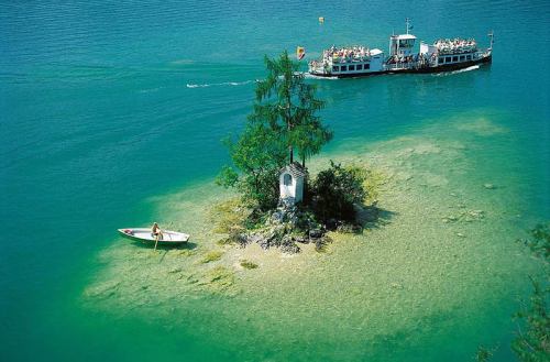 popfactory:  GREEN LAKE in Austria Grüner See (Green Lake) is a lake in Styria, Austria near the town of Tragöß. The lake is surrounded by the Hochschwab mountains and forests. The name “Green Lake” originated because of its emerald green