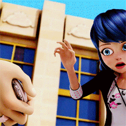 miraculousdaily:    Amazing at holding things?
