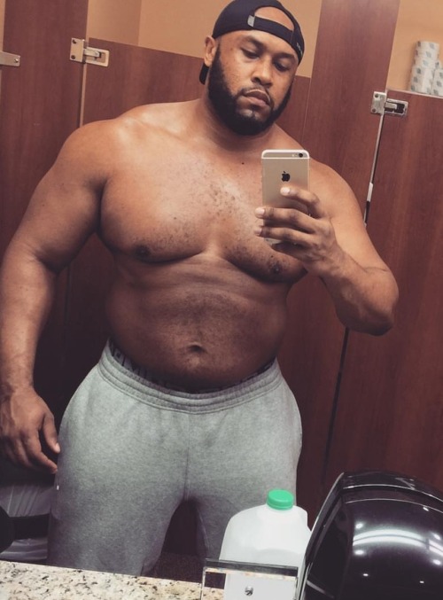 serviceforblacklatinomen:  chocoadonis: triplethreatx:  man4mancoitus:  Big Sexy  #man4mancoitus   😍😍😍😍😍  Encore!!!! ENCORE!!!!!!  Always ReblogBro is AWESOME!!