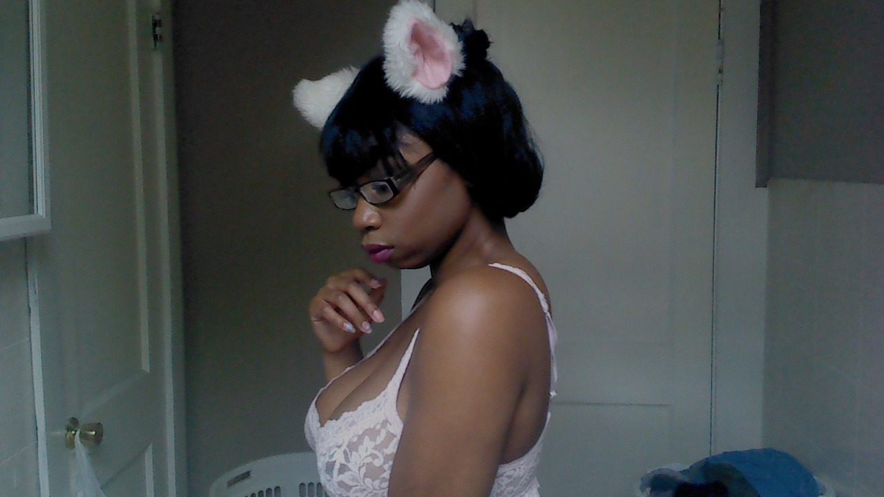 godplant:  I have no one to take cute photos of me so I’ll do it myself! 