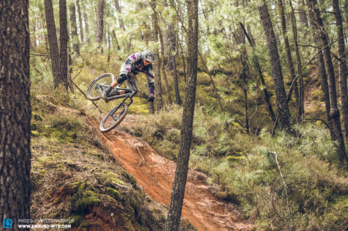 enduromtbmag: The Canyon Spectral CF 9.0 EXRobin flying low above Provence’s red soil.