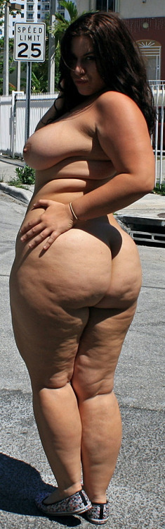 buttsbottomsnbooties: Sun-kissed cellulite ❤